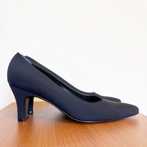 Salvatore Ferragamo Boutique Black Sateen Heel Size 8 AA